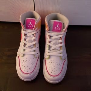 Womens Jordan 1 “edge glow” size 7 in womens